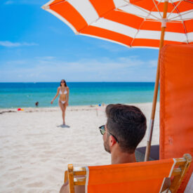 JAA03498 beach chair lifestyle