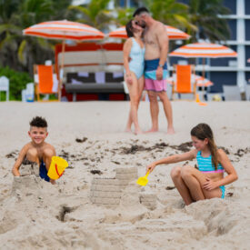 JA_05888 family at beach building sand castles